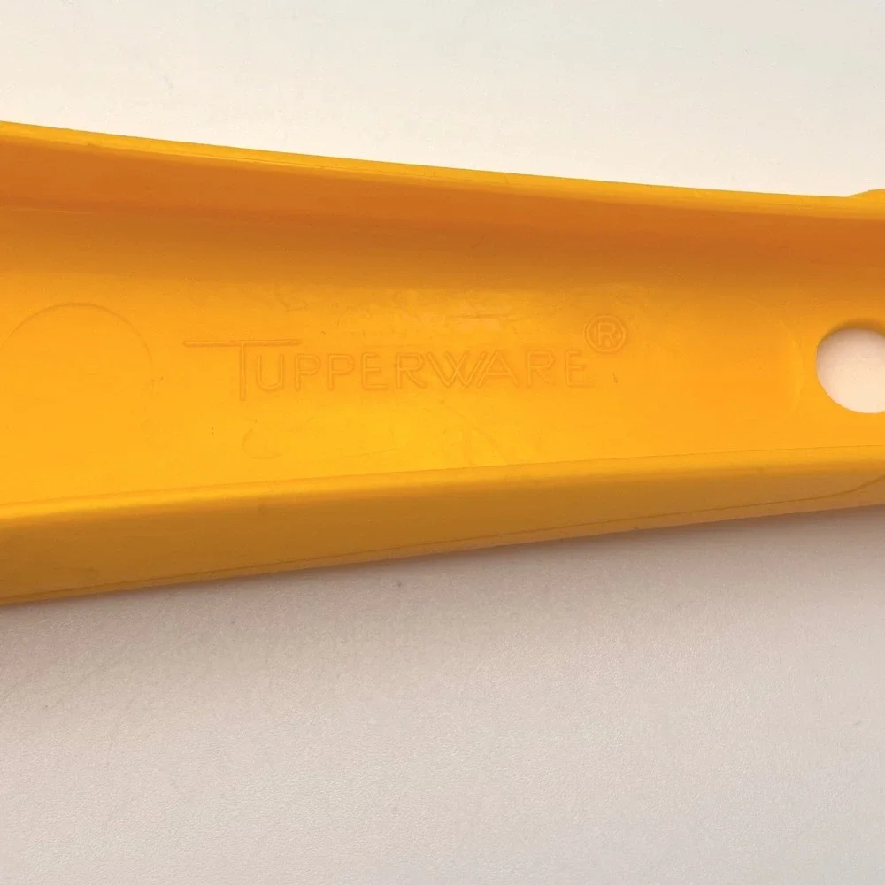 Tupperware Vintage Yellow Handheld Colander Strainer 1529 Harvest Gold Spouts